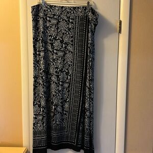 Black & white long skirt by Liz Claiborne size 24